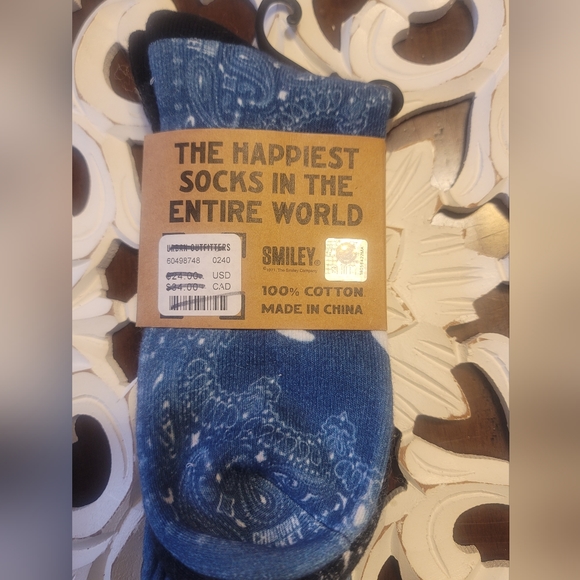 Urban Outfitters ChinaTown Market Smiley Socks - Picture 4 of 8